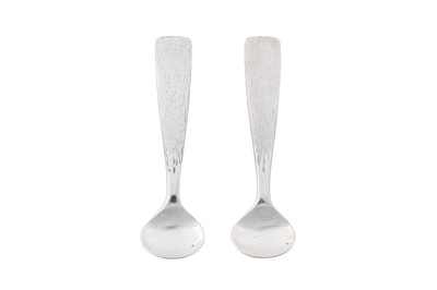 Lot 441 - A pair of Elizabeth II modernist sterling silver salt spoons, London 1970 by Christopher Nigel Lawrence (b. 1936)