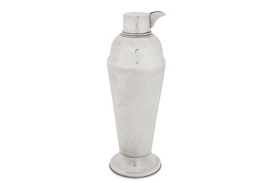 Lot 205 - A mid-20th century Japanese silver cocktail shaker jug, circa 1950