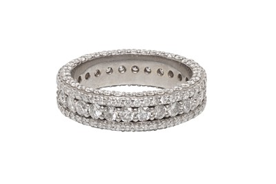 Lot 443 - A THREE-ROW DIAMOND RING