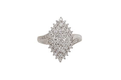 Lot 447 - A DIAMOND CLUSTER RING BY ILIANA