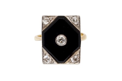 Lot 13 - AN ART DECO BLACK ONYX AND DIAMOND RING