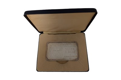 Lot 214 - 1977, 500 GRAM .999 SILVER INGOT CELEBRATING ELIZABETH II'S SILVER JUBILEE.