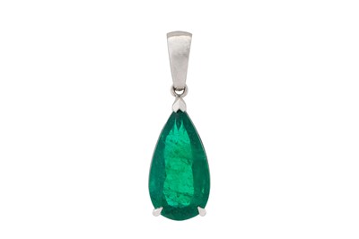 Lot 406 - AN EMERALD PENDANT