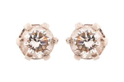 Lot 33 - A PAIR OF DIAMOND STUD EARRINGS