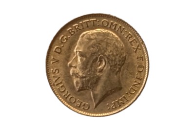 Lot 42 - GEORGE V (1910 - 1936), 1914 HALF SOVEREIGN.