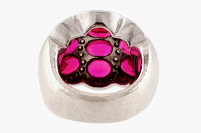 Lot 464 - A SYNTHETIC RUBY AND DIAMOND RING