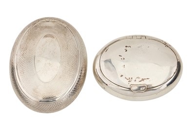 Lot 195 - A Victorian sterling silver snuff box, Birmingham 1880 by Howard James