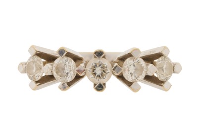 Lot 446 - A DIAMOND FIVE-STONE RING