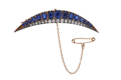 Lot 319 - A SAPPHIRE AND DIAMOND CRESCENT MOON BROOCH