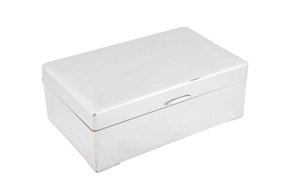 Lot 283 - Tokyo interest – An early 20th century Japanese silver cigar box, Yokohama or Tokyo dated 1927, marked for Miyamoto Shoko