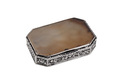 Lot 243 - A mid-19th century Dutch Colonial / Batavian (Indonesian) silver and agate snuff box, possibly West Java (Banten) circa 1850