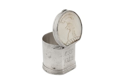 Lot 9 - A rare George I / II provincial silver snuff or counter box, Norfolk circa 1725-40 by John Brinds (Grimwade 3400)