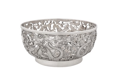 Lot 269 - A late 19th / early 20th century Chinese export silver bowl, Canton circa 1900, marked Qiu Ji, retailed by Wang Hing
