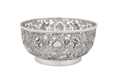 Lot 269 - A late 19th / early 20th century Chinese export silver bowl, Canton circa 1900, marked Qiu Ji, retailed by Wang Hing