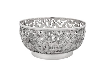 Lot 269 - A late 19th / early 20th century Chinese export silver bowl, Canton circa 1900, marked Qiu Ji, retailed by Wang Hing