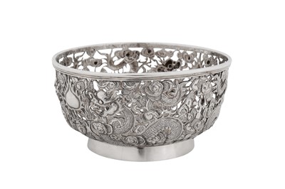 Lot 268 - A late 19th / early 20th century Chinese export silver bowl, Canton circa 1900, marked Qiu Ji, retailed by Kong Chan of Hong Kong