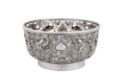 Lot 268 - A late 19th / early 20th century Chinese export silver bowl, Canton circa 1900, marked Qiu Ji, retailed by Kong Chan of Hong Kong