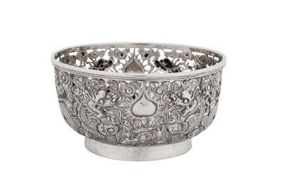 Lot 268 - A late 19th / early 20th century Chinese export silver bowl, Canton circa 1900, marked Qiu Ji, retailed by Kong Chan of Hong Kong