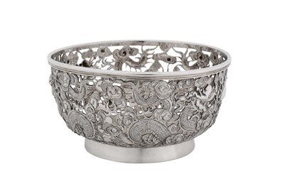 Lot 268 - A late 19th / early 20th century Chinese export silver bowl, Canton circa 1900, marked Qiu Ji, retailed by Kong Chan of Hong Kong