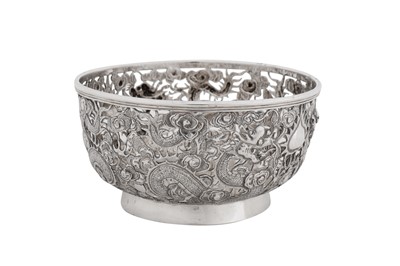 Lot 268 - A late 19th / early 20th century Chinese export silver bowl, Canton circa 1900, marked Qiu Ji, retailed by Kong Chan of Hong Kong