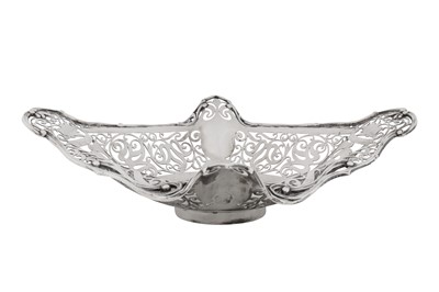 Lot 488 - An Edwardian sterling silver centerpiece bowl section, part-marks for Birmingham 1906