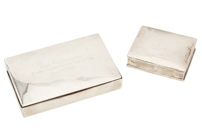 Lot 191 - A George V sterling silver cigarette box, Birmingham 1931 by P J Finch