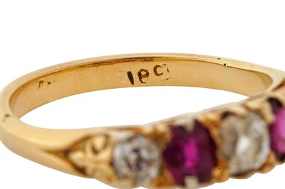 Lot 290 - A RUBY AND DIAMOND FIVE-STONE RING