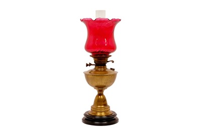 Lot 389 - A VICTORIAN OIL LAMP