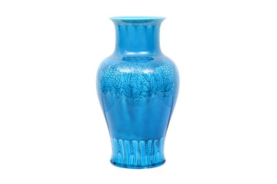 Lot 638 - A CHINESE MONOCHROME TURQUOISE-GLAZED VASE