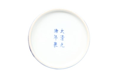 Lot 630 - A CHINESE BLUE AND WHITE 'DOUBLE PHOENIX' DISH