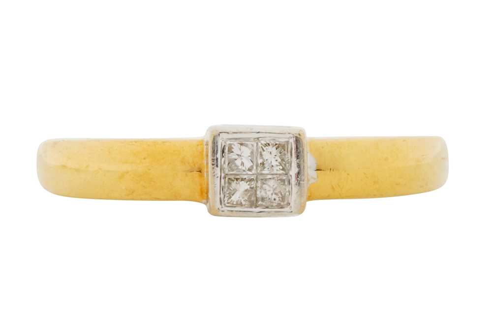 Lot 501 - A DIAMOND RING