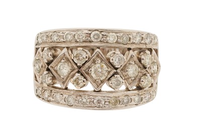 Lot 413 - A DIAMOND RING