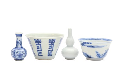 Lot 127 - TWO CHINESE BLUE AND WHITE CUPS AND TWO MINIATURE VASES