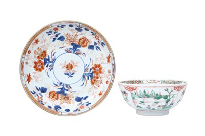 Lot 418 - A CHINESE FAMILLE-VERTE BOWL AND AN IMARI DISH