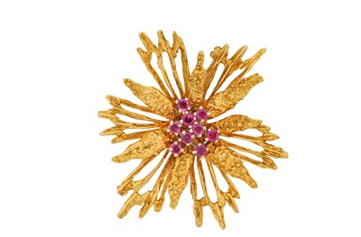 Lot 365 - A RUBY BROOCH, CIRCA 1969