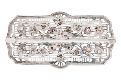 Lot 336 - A DIAMOND BROOCH