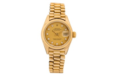 Lot 241 - A LADY'S GOLD ROLEX OYSTER PERPETUAL DATEJUST BRACELET WATCH