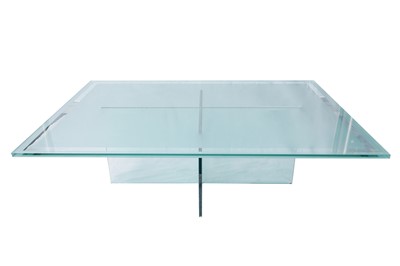 Lot 252 - A CONTEMPORARY RECTANGULAR GLASS COFFEE TABLE