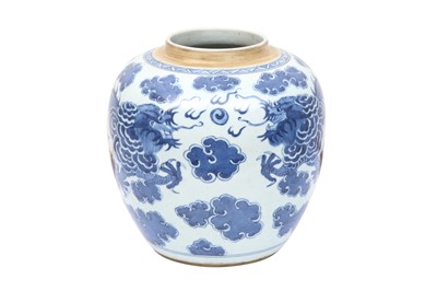 Lot 428 - A CHINESE BLUE AND WHITE 'DRAGONS' JAR