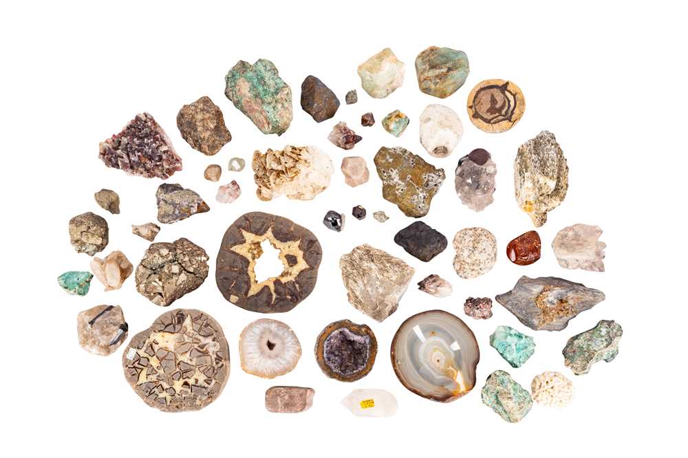 Lot 74 - A GROUP OF MINERAL SPECIMENS