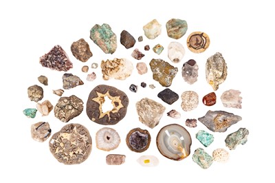 Lot 74 - A GROUP OF MINERAL SPECIMENS