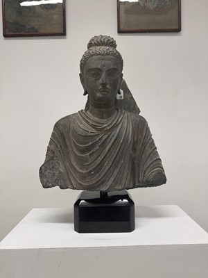 Lot 196 - A LARGE CARVED GANDHARA GREY SCHIST BUST OF THE HISTORICAL BUDDHA, SIDDHARTHA GAUTAMA SHAKYAMUNI