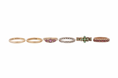 Lot 30 - A GROUP OF SIX RINGS