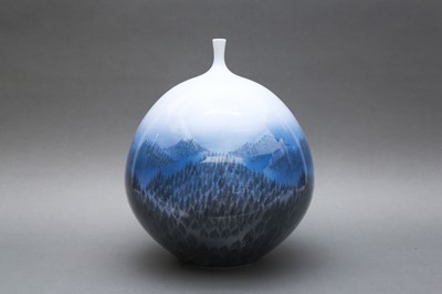 Lot 835 - A LARGE JAPANESE ARITA VASE BY FUJII SHUMEI (1936-2017)