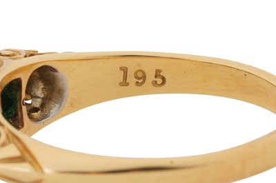 Lot 294 - AN EMERALD AND DIAMOND RING