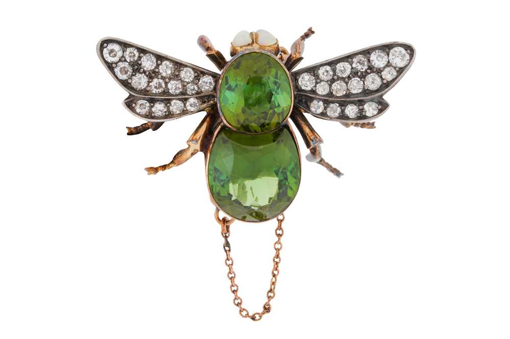 Lot 335 - A TOURMALINE, DIAMOND AND OPAL BEE BROOCH