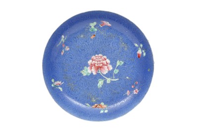 Lot 147 - A CHINESE FAMILLE-ROSE BLUE-GROUND SGRAFFITO 'PEONY' DISH