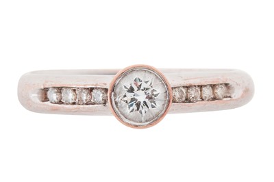 Lot 437 - A DIAMOND RING