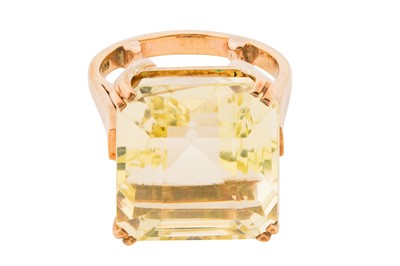 Lot 5 - A 9CT YELLOW GOLD CITRINE RING