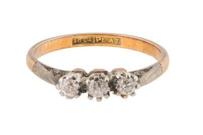 Lot 9 - A THREE STONE DIAMOND RING